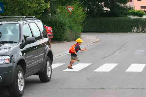 Kind rennt auf die Straße, Praxis Nürnberg, Dr. Wobbe und Kollegen